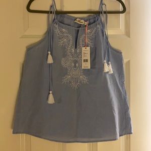 NWT-VINEYARD VINES BLUE SUMMER SLEEVELESS TOP WITH WHITE EMBROIDERY AND TASSELS
